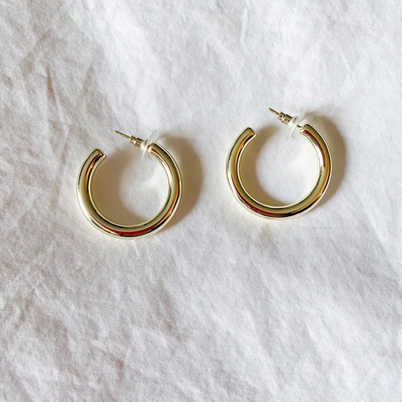Kendra Scott Gold Hoops with Crystal - Picture 1 of 2